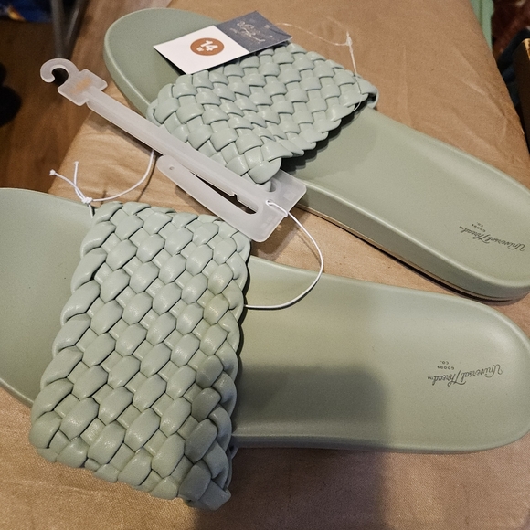 Universal Thread Women’s Polly Woven Slide Sandals Size 14 wide - Picture 3 of 4